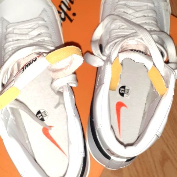 Nike - Picture 4 of 7